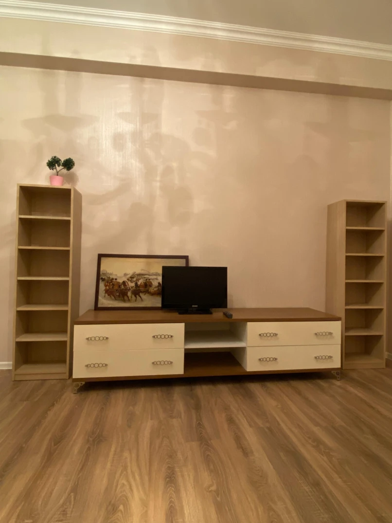 İcarə yeni tikili 2 otaqlı 60 m², İnşaatçılar m.-1