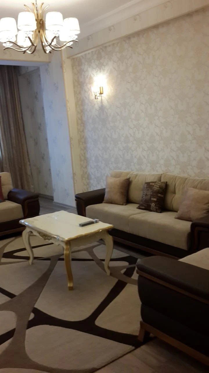 Satılır yeni tikili 2 otaqlı 90 m², Qara Qarayev m.-1