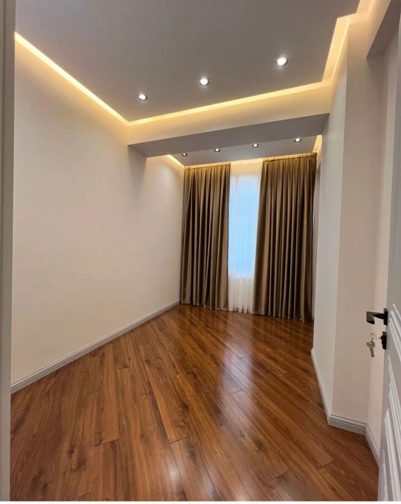 Satılır yeni tikili 3 otaqlı 125 m², İnşaatçılar m.-1 Satılır yeni tikili 3 otaqlı 125 m², İnşaatçılar m.-1