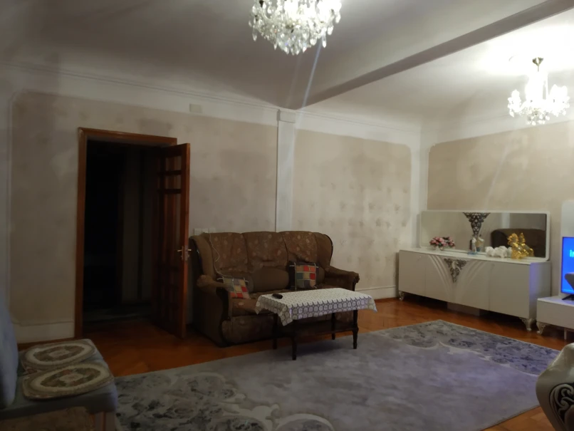 Satılır köhnə tikili 4 otaqlı 72 m², Neftçilər m.-1 Satılır köhnə tikili 4 otaqlı 72 m², Neftçilər m.-1