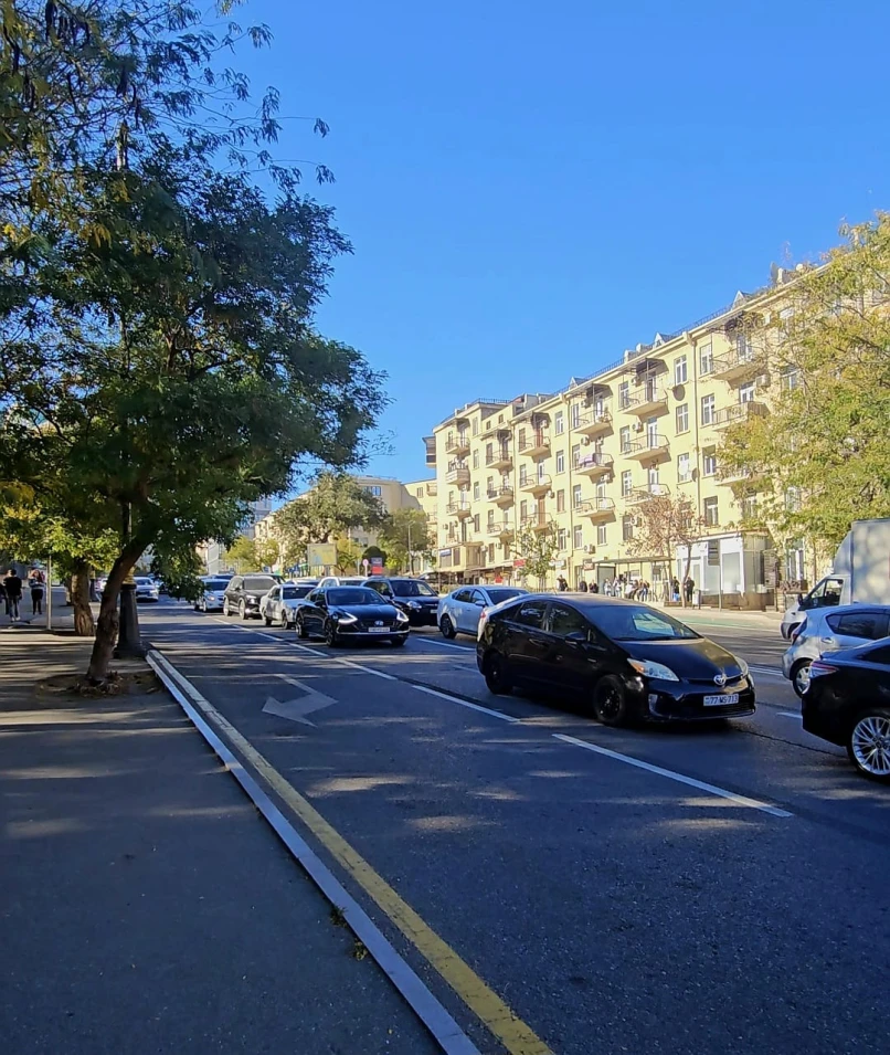 İcarə obyekt 600 m²,  Elmlər Akademiyası m.-1