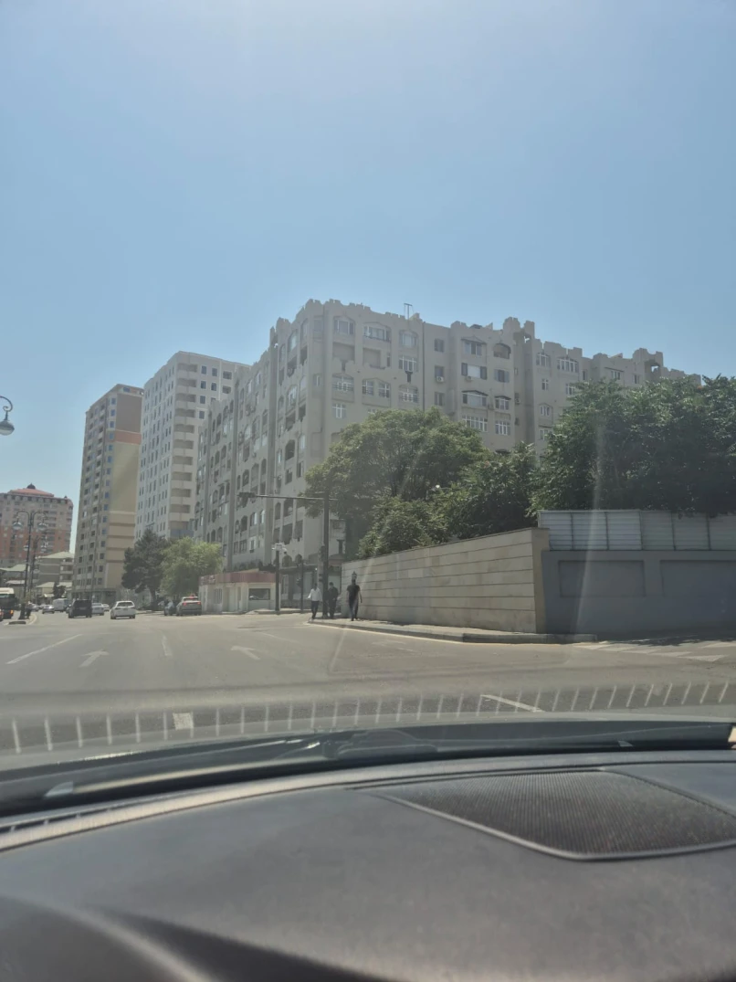 Satılır köhnə tikili 4 otaqlı 110 m², İnşaatçılar m.-1 Satılır köhnə tikili 4 otaqlı 110 m², İnşaatçılar m.-1