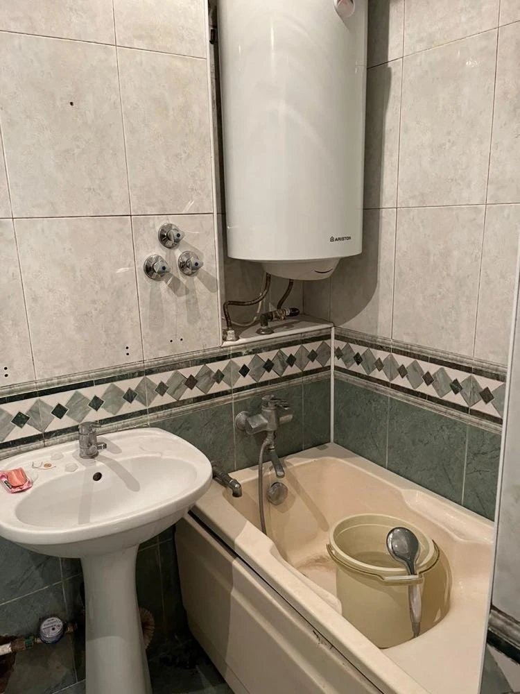 Satılır köhnə tikili 3 otaqlı 75 m², Memar Əcəmi m.-1