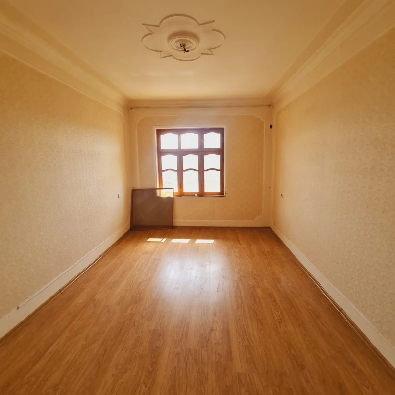 Satılır köhnə tikili 3 otaqlı 80 m², İnşaatçılar m.-1