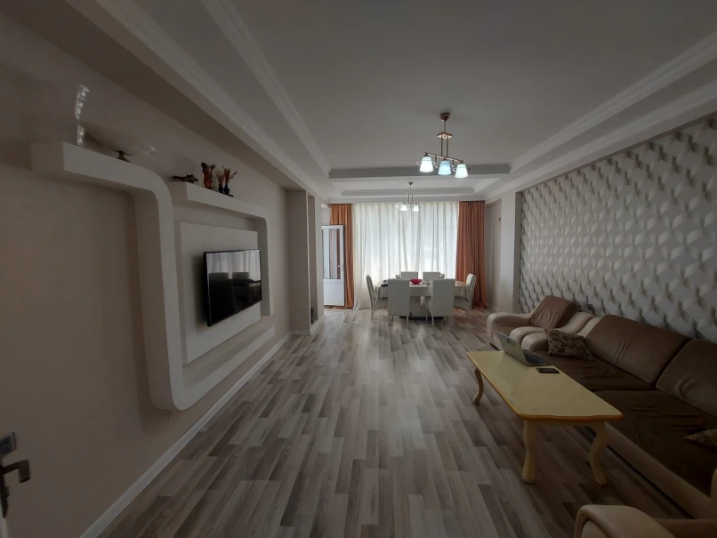 Satılır yeni tikili 4 otaqlı 140 m², Neftçilər m.-1