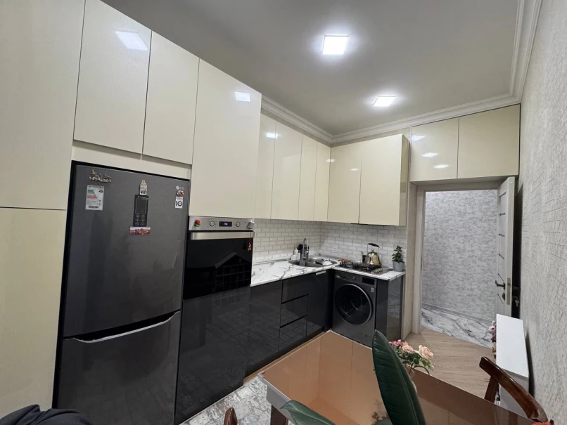 Satılır yeni tikili 2 otaqlı 60 m²,  İnşaatçılar m.-1