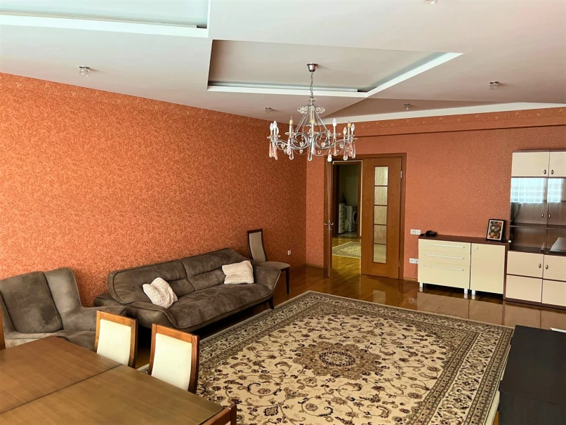 İcarə yeni tikili 4 otaqlı 210 m², Gənclik m.-1