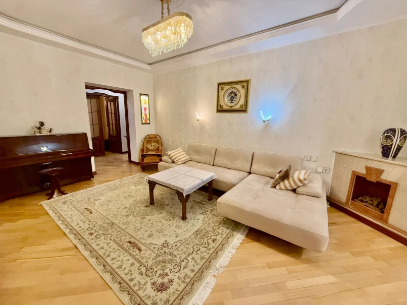 İcarə köhnə tikili 4 otaqlı 140 m²,  Şah İsmayıl Xətai m.-1