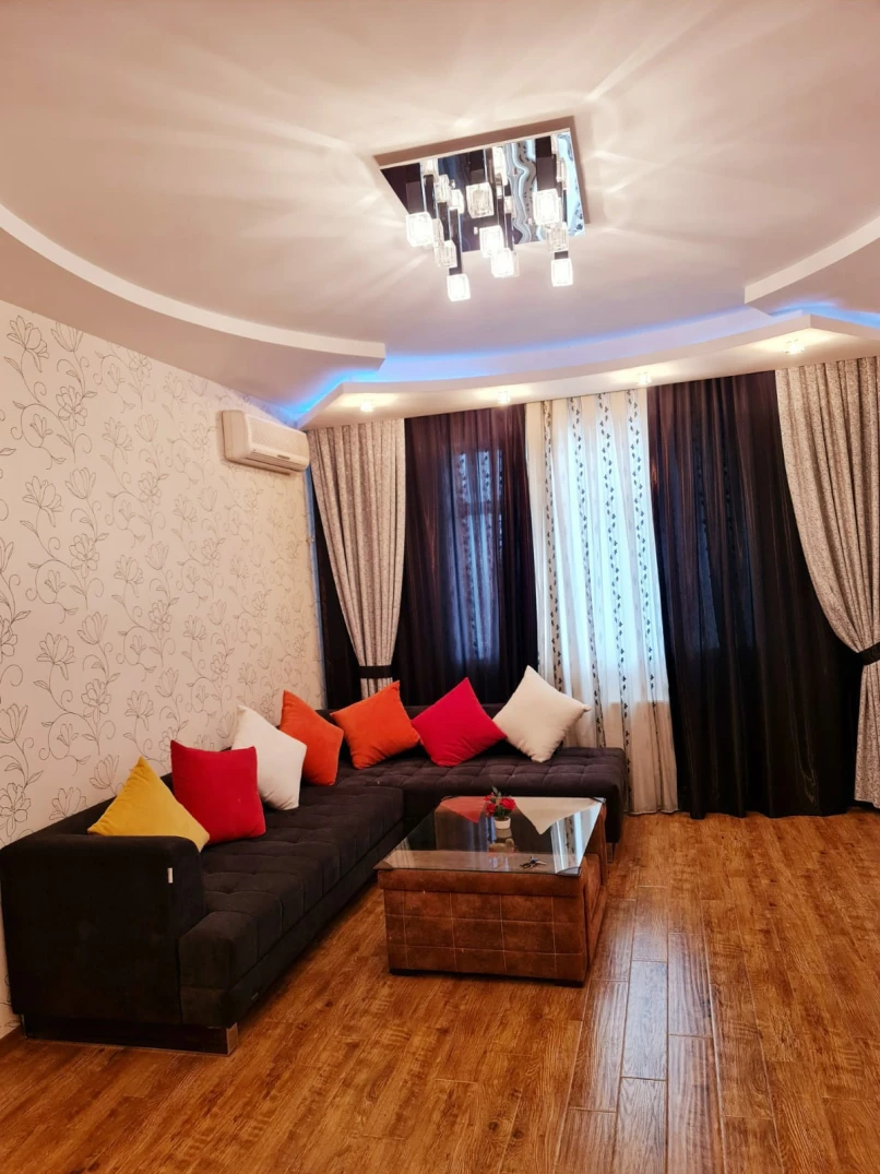 Satılır yeni tikili 2 otaqlı 90 m², İnşaatçılar m.-1