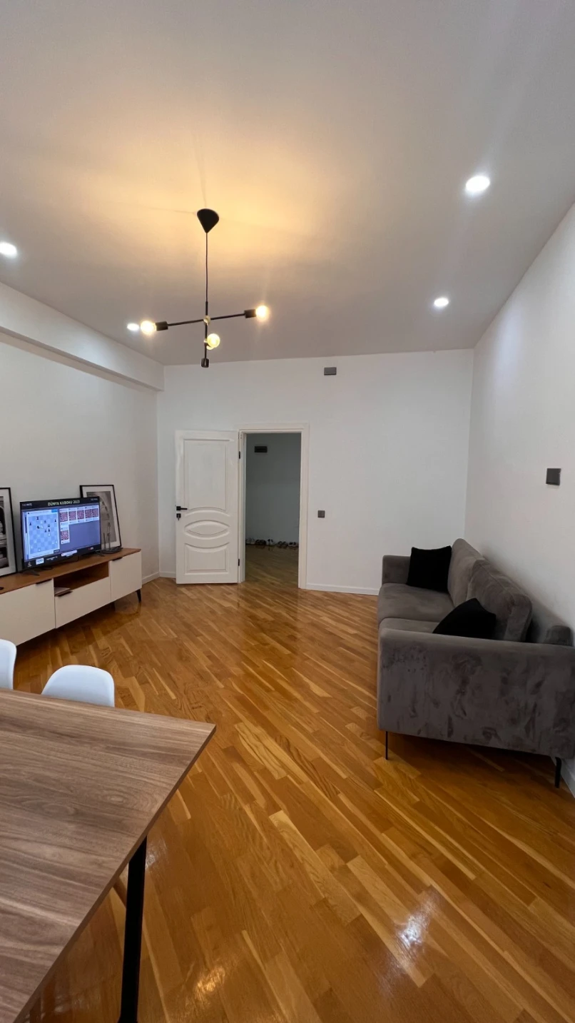 Satılır yeni tikili 2 otaqlı 85 m², İnşaatçılar m.-1