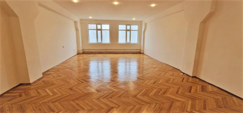 İcarə ofis 11 otaqlı 600 m², Gənclik m.-1