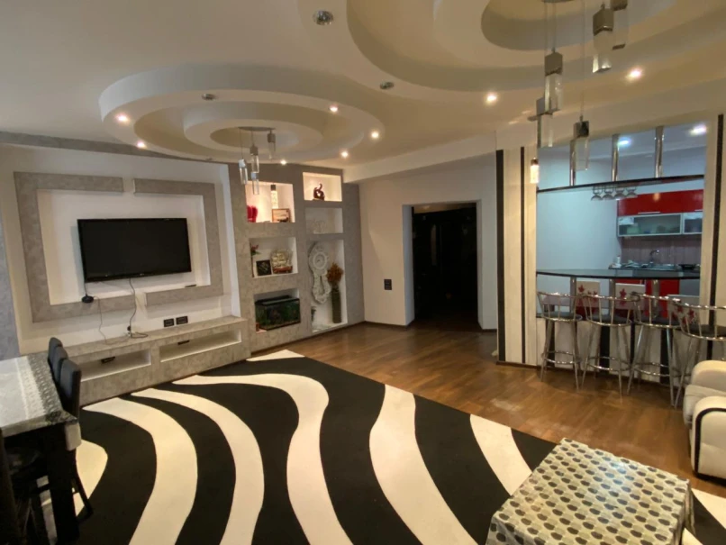 İcarə yeni tikili 3 otaqlı 130 m², İnşaatçılar m.-1 İcarə yeni tikili 3 otaqlı 130 m², İnşaatçılar m.-1