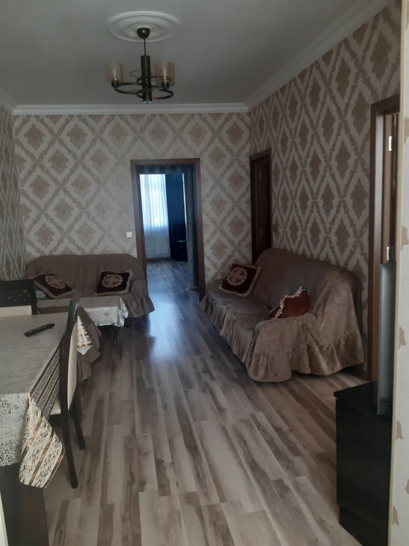 Satılır köhnə tikili 3 otaqlı 70 m², Memar Əcəmi m.-1