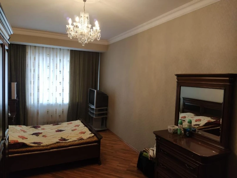 İcarə yeni tikili 3 otaqlı 140 m², 8 Noyabr m.-1