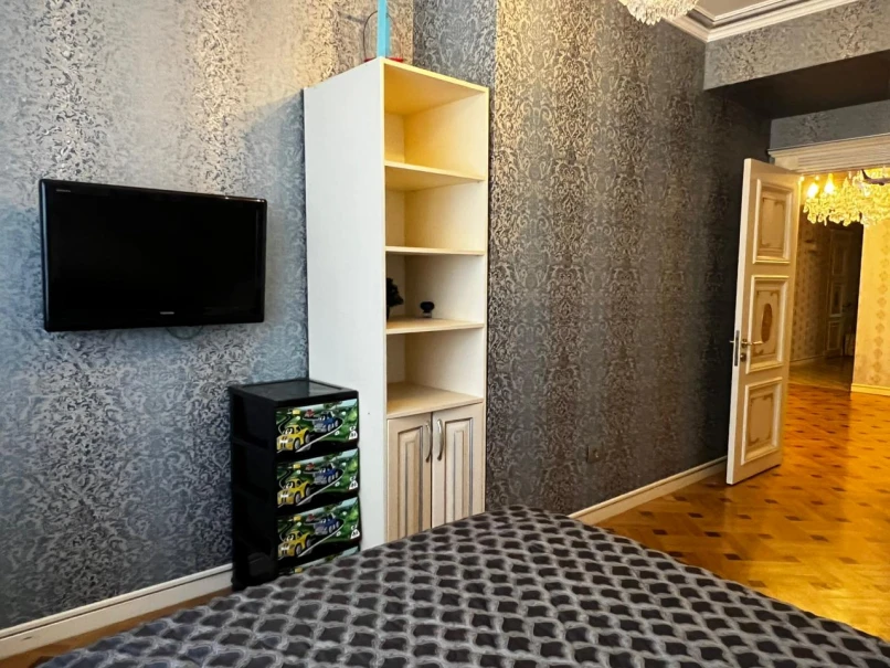 İcarə yeni tikili 4 otaqlı 236 m²,  İnşaatçılar m.-1