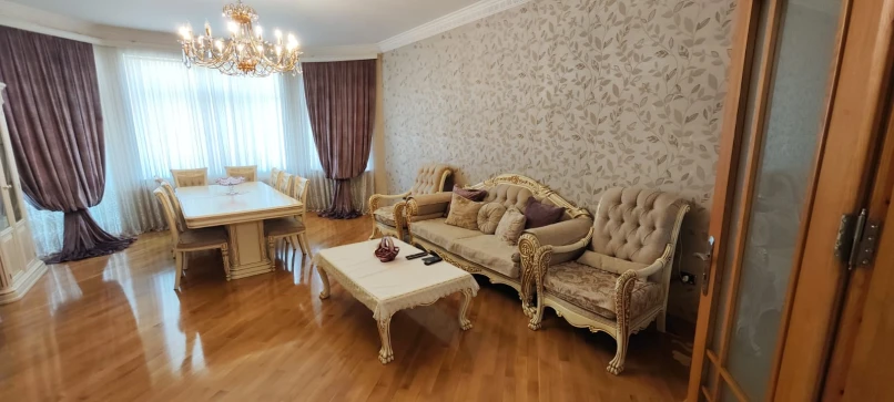 Satılır yeni tikili 3 otaqlı 150 m², Gənclik m.-1