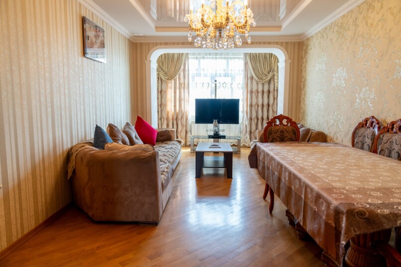 Satılır köhnə tikili 4 otaqlı 100 m²,  Qara Qarayev m.-1