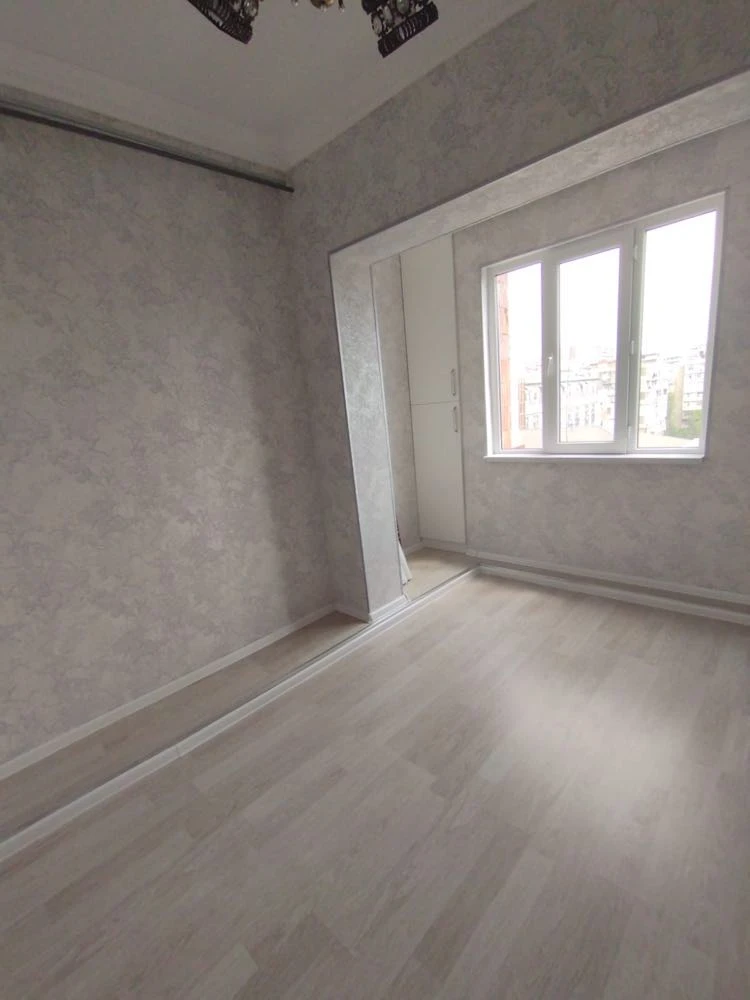 Satılır köhnə tikili 2 otaqlı 45 m², Azadlıq prospekti m.-1