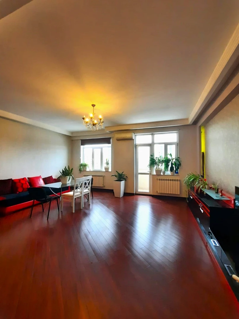 İcarə yeni tikili 3 otaqlı 130 m², Gənclik m.-1