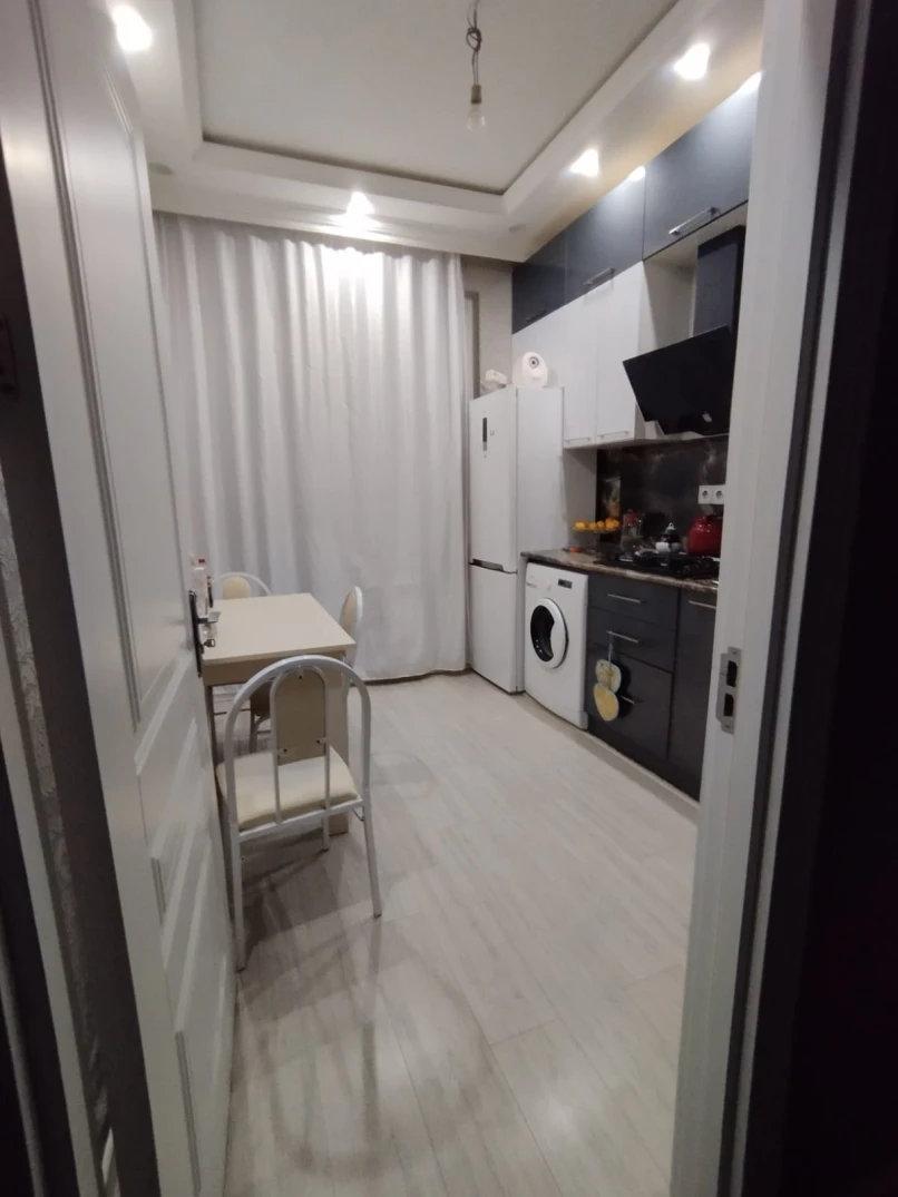 Satılır yeni tikili 2 otaqlı 60 m², İnşaatçılar m.-1