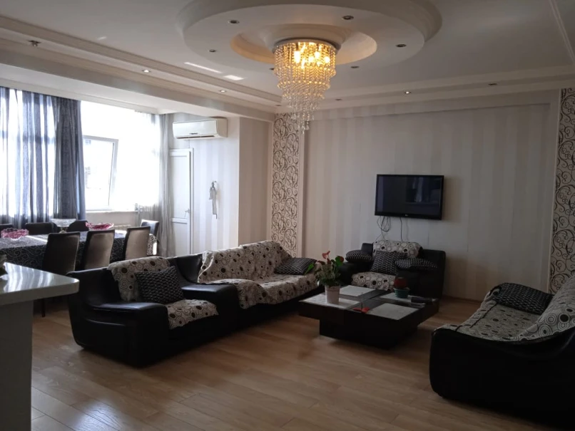 Satılır yeni tikili 3 otaqlı 115 m², İnşaatçılar m.-1