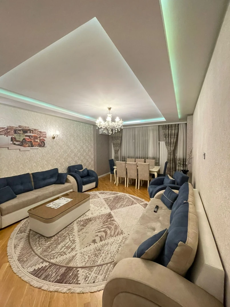 Satılır yeni tikili 3 otaqlı 132 m², İnşaatçılar m.-1