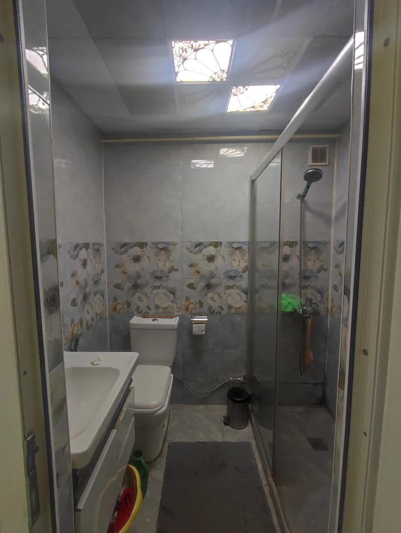 Satılır köhnə tikili 2 otaqlı 38 m², İnşaatçılar m.-1 Satılır köhnə tikili 2 otaqlı 38 m², İnşaatçılar m.-1