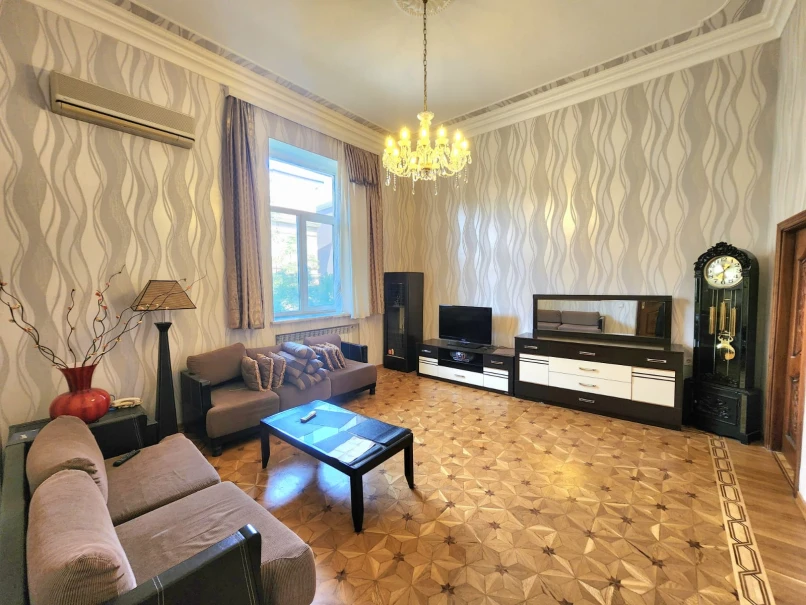 İcarə köhnə tikili 2 otaqlı 75 m²,  Səbail-1