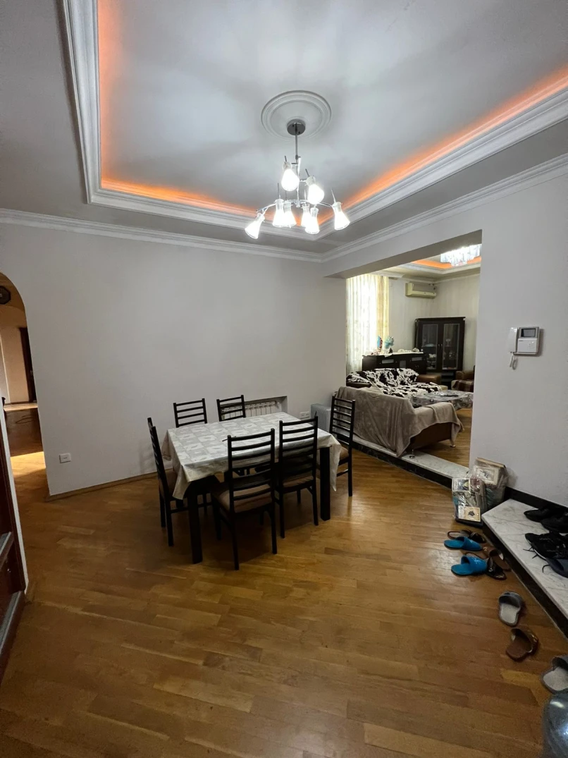 Satılır köhnə tikili 4 otaqlı 127 m², Badamdar q.-1