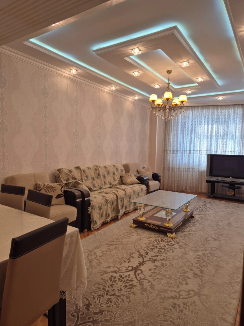 Satılır yeni tikili 2 otaqlı 80 m², İnşaatçılar m.-1 Satılır yeni tikili 2 otaqlı 80 m², İnşaatçılar m.-1