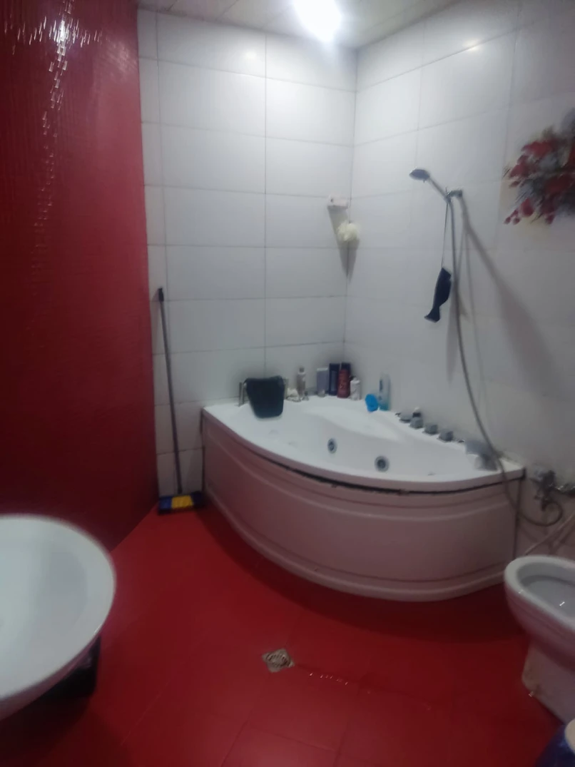 Satılır köhnə tikili 2 otaqlı 60 m²,  Memar Əcəmi m.-1