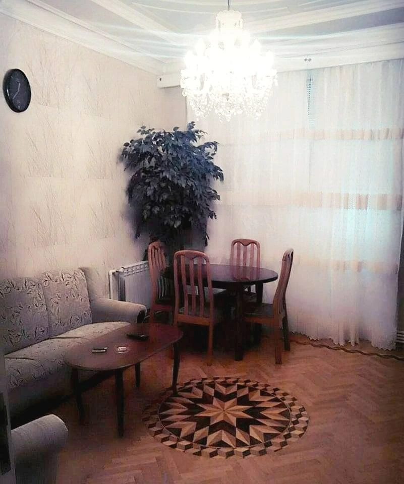 İcarə köhnə tikili 2 otaqlı 70 m²,  Gənclik m.-1