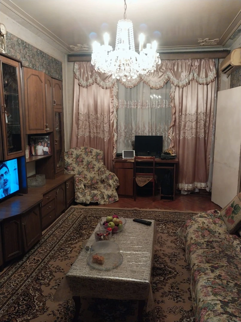 Satılır köhnə tikili 2 otaqlı 55 m², Memar Əcəmi m.-1