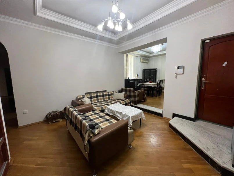 Satılır köhnə tikili 6 otaqlı 200 m², Badamdar q.-1