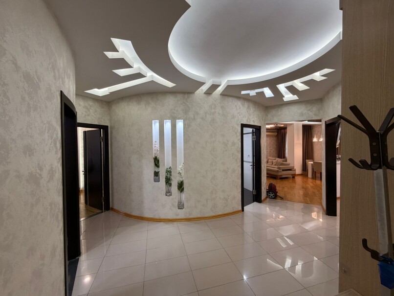 Satılır yeni tikili 3 otaqlı 110 m²,  Elmlər Akademiyası m.-1