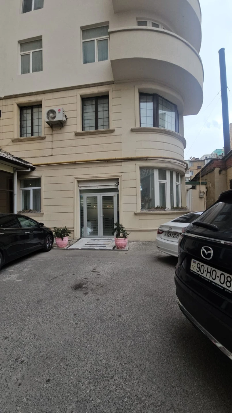 Satılır obyekt 60 m²,  28 May m.-1