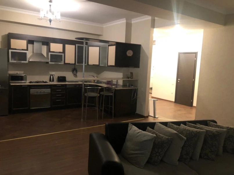 İcarə yeni tikili 3 otaqlı 135 m², Yasamal r.-1