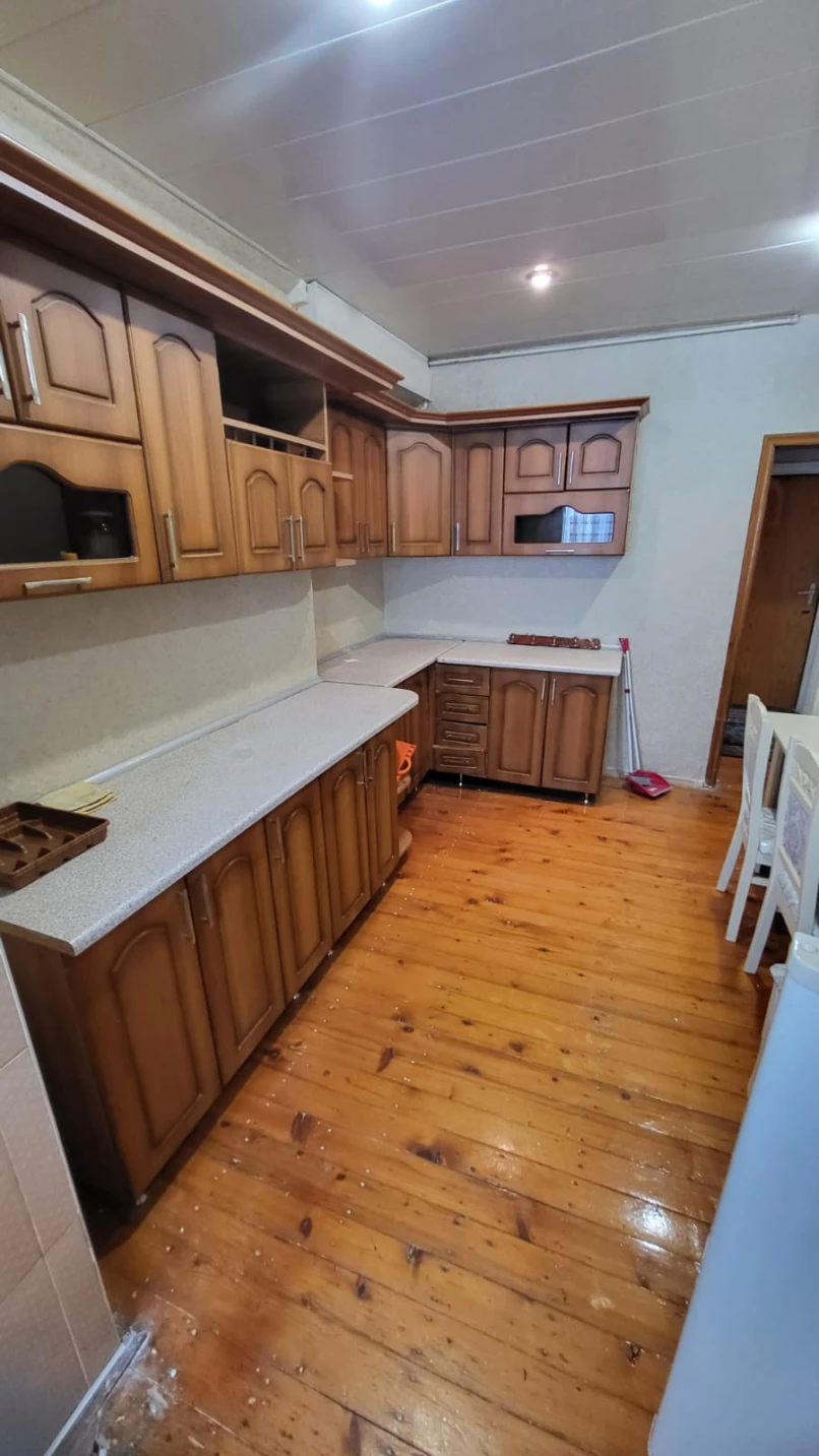 Satılır köhnə tikili 2 otaqlı 60 m², İnşaatçılar m.-1