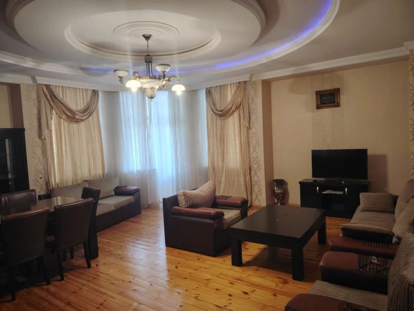 İcarə yeni tikili 3 otaqlı 132 m²,  Gənclik m.-1