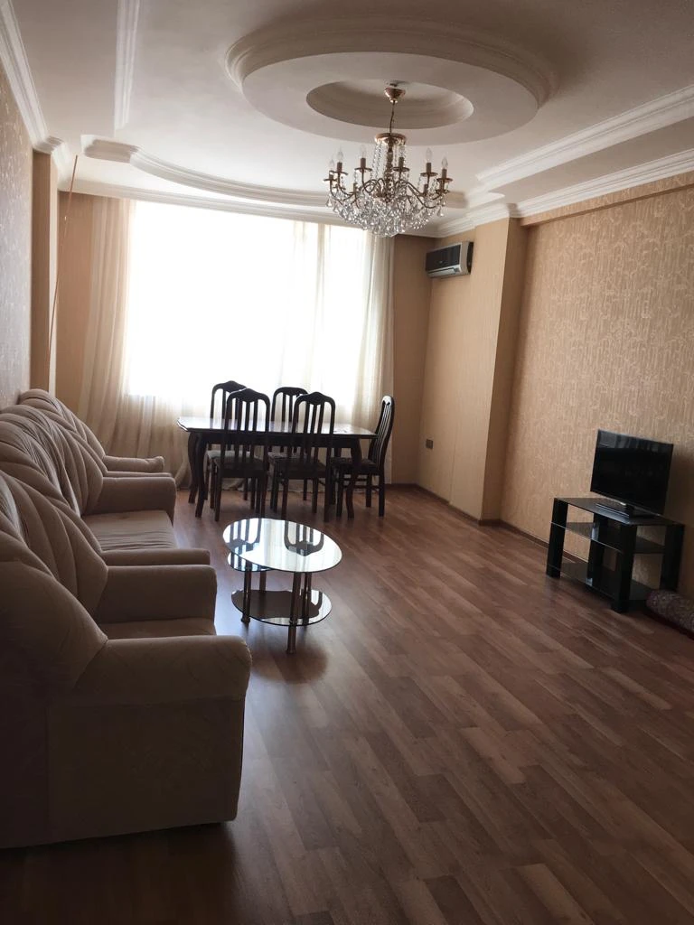 Satılır yeni tikili 3 otaqlı 130 m², Yasamal r.-1