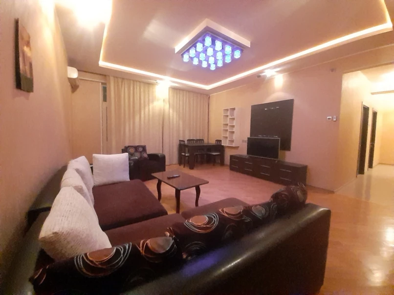 Satılır yeni tikili 3 otaqlı 136 m², Yasamal r.-1