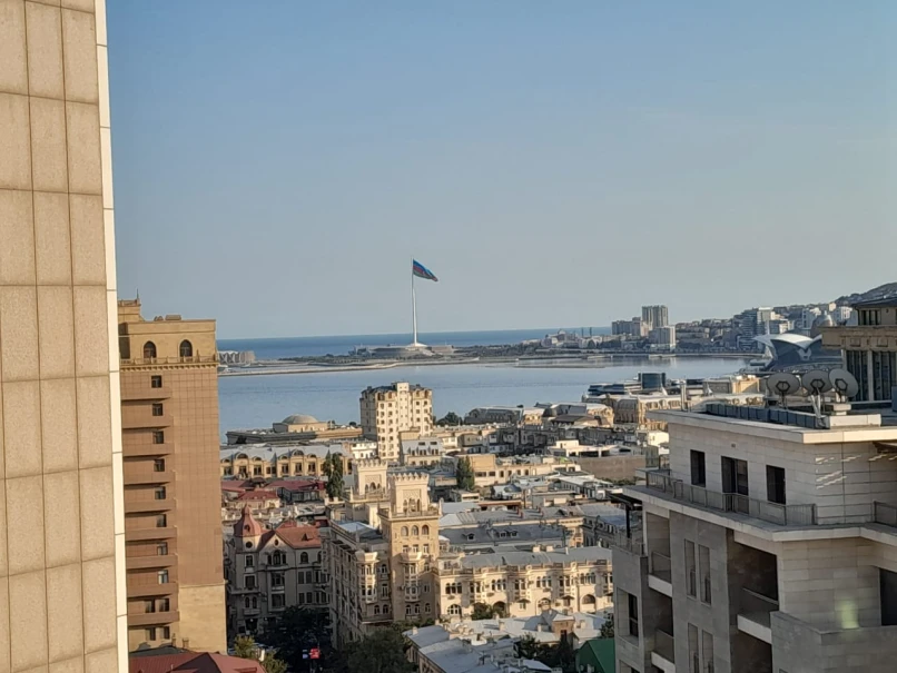 İcarə yeni tikili 4 otaqlı 220 m²,  28 May m.-1