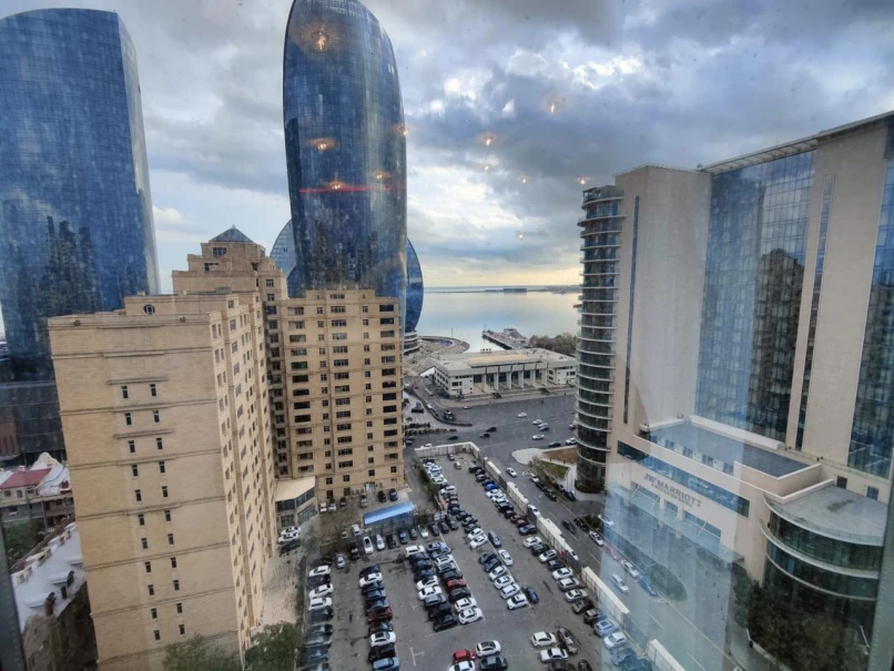 İcarə yeni tikili 4 otaqlı 200 m²,  28 May m.-1