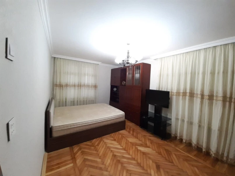 Satılır köhnə tikili 2 otaqlı 41 m², İnşaatçılar m.-1