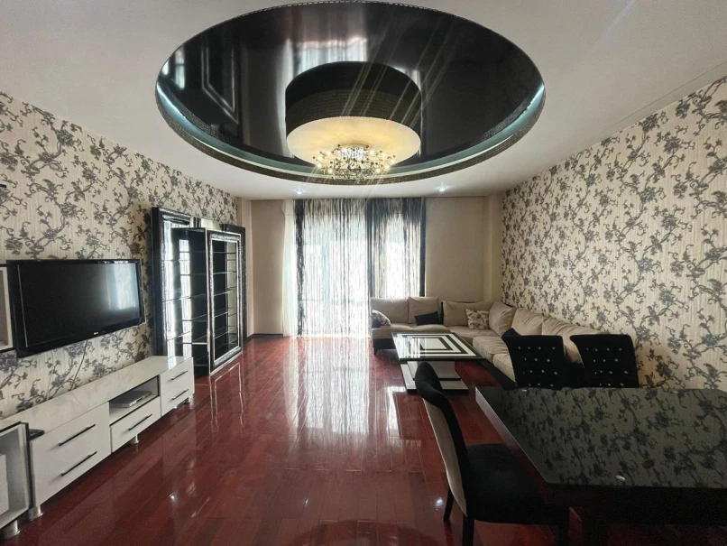 Satılır yeni tikili 3 otaqlı 140 m², İnşaatçılar m.-1 Satılır yeni tikili 3 otaqlı 140 m², İnşaatçılar m.-1