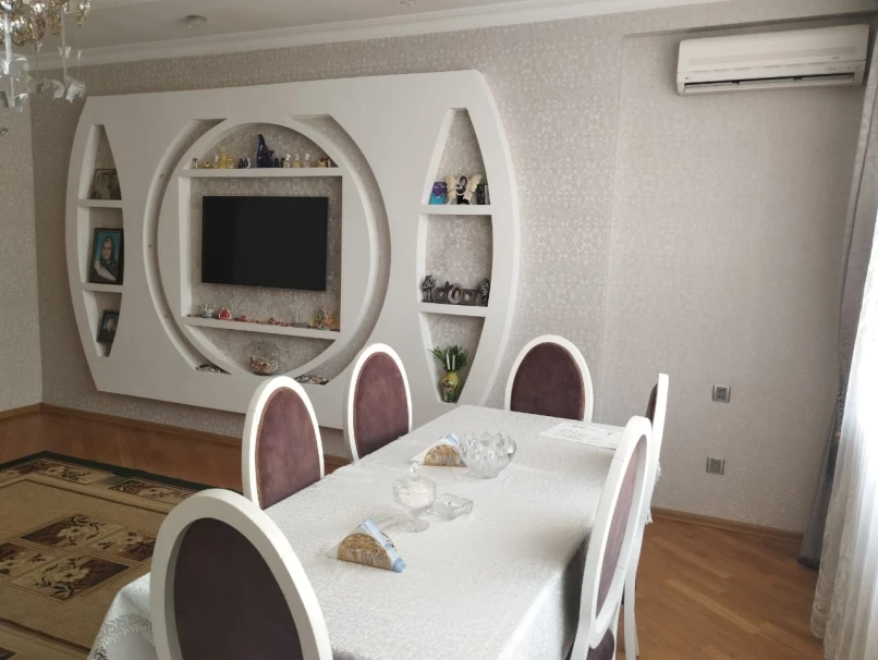 İcarə yeni tikili 2 otaqlı 90 m², İnşaatçılar m.-1