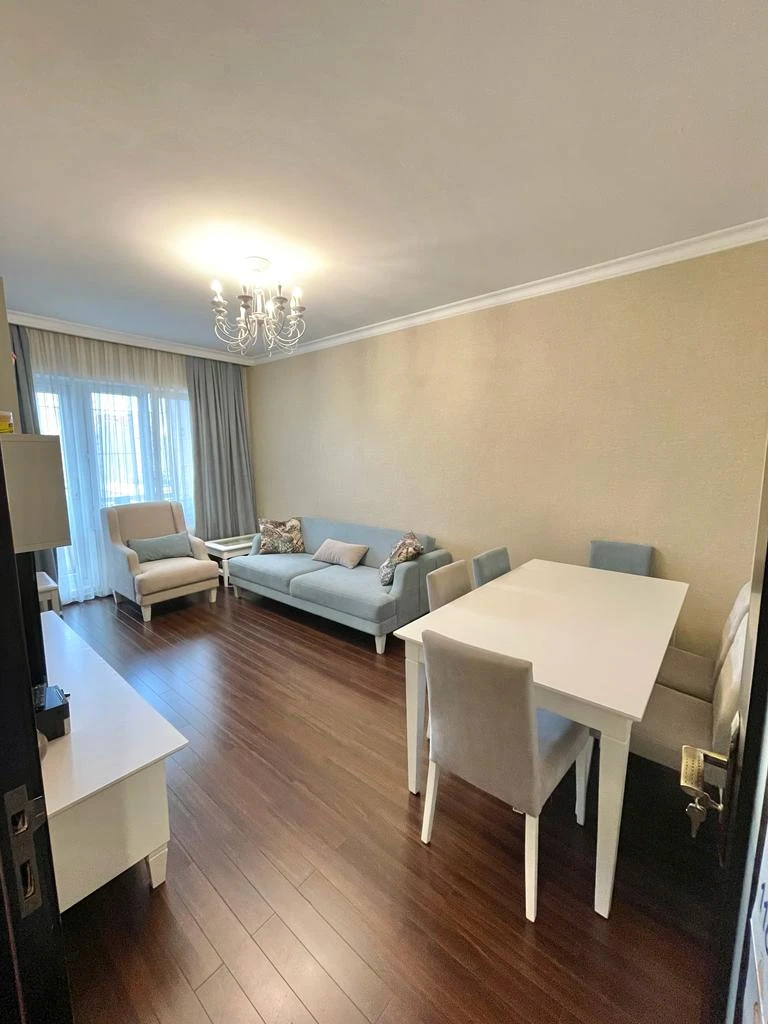 Satılır köhnə tikili 2 otaqlı 60 m², Azadlıq prospekti m.-1