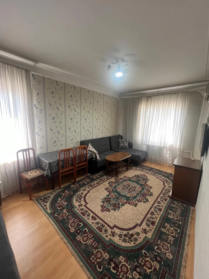 Satılır köhnə tikili 2 otaqlı 60 m², İnşaatçılar m.-1