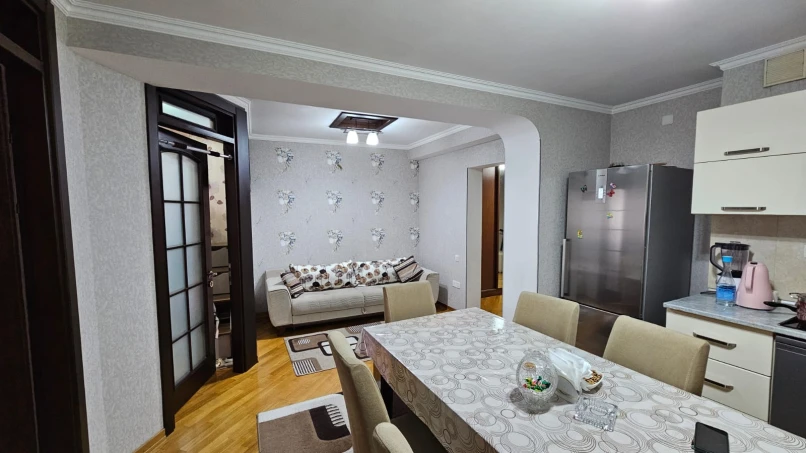Satılır yeni tikili 3 otaqlı 753 m²,  İnşaatçılar m.-1