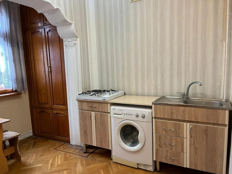 İcarə köhnə tikili 2 otaqlı 70 m²,  İnşaatçılar m.-1